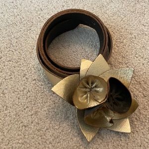 Gold belt with flora detail